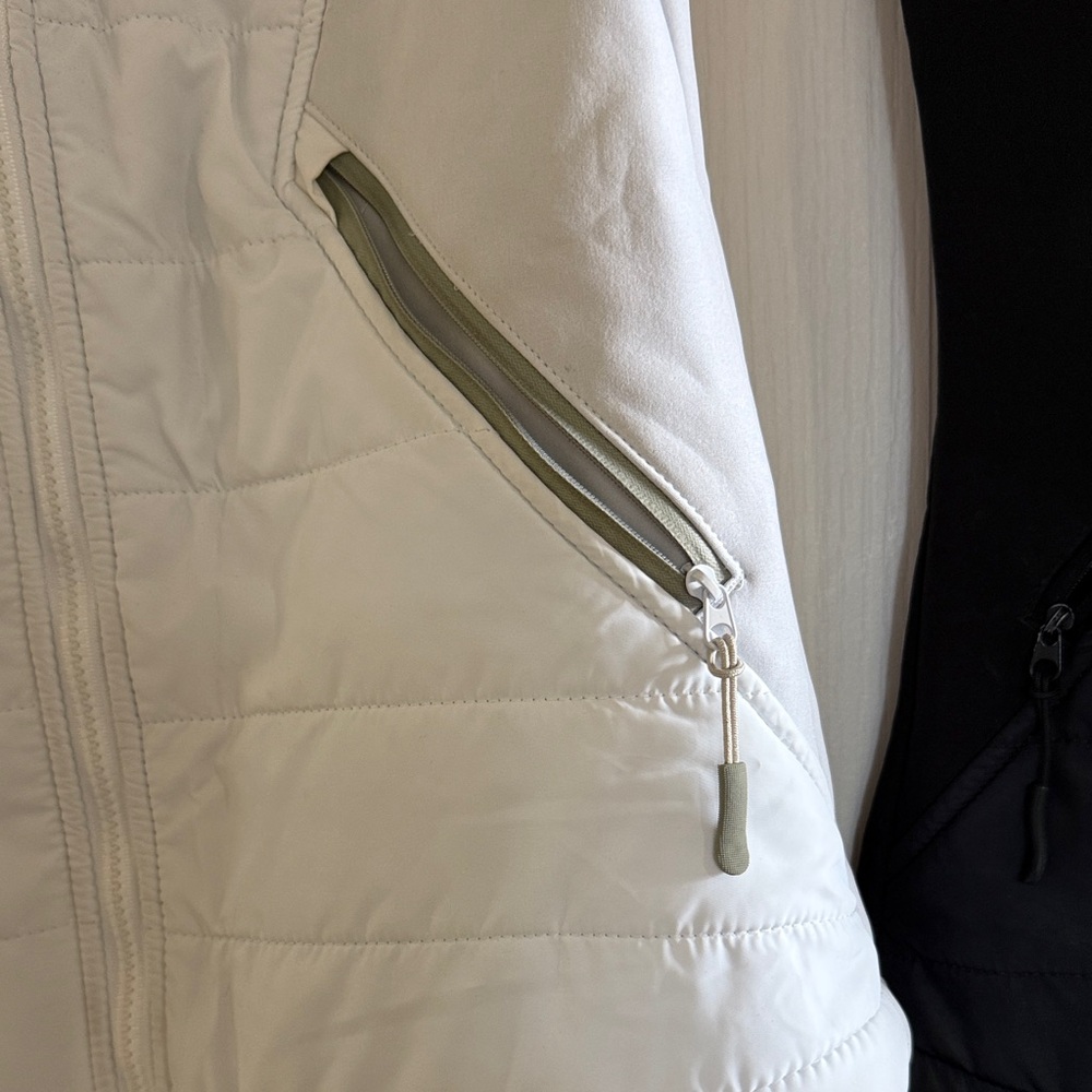 Bench Quilted Vests Set - Picture 7 of 11